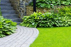 Мощение дорожек и площадок с использованием природного камня   в Сургуте