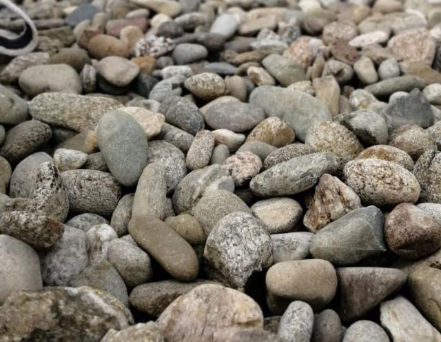 Галька речная пестрая (20-40 мм.)  купить в Сургуте от производителя, без посредников