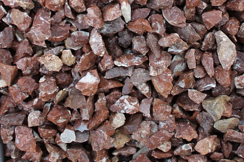 Kamenclub.ru: Мраморная крошка (щебень крошка розовый) фр. 40-70 мм.  купить в Сургуте мрамр розовый, красный мраморный декоративный 11000 руб/т   фото КАМЕНЬ КЛУБ