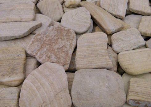 Kamenclub.ru: Песчаник пластушка галтованный желтый с рисунком (3 см)  купить в Сургуте плитняк - пластушка желтый песчаник 21000 руб/м3   фото КАМЕНЬ КЛУБ