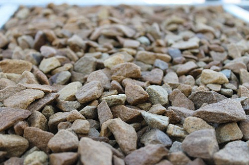 Kamenclub.ru: Щебень крошка желтый (песчаник) фр. 20-40 мм.  купить в Сургуте песчаник бежевый рыжий каменная крошка песчаника 9500 руб/т   фото КАМЕНЬ КЛУБ