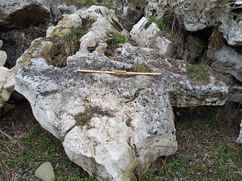 Kamenclub.ru: Выветренный известняк (степной) фр. 500-1500 мм.  купить в Сургуте    10000 руб/т   фото КАМЕНЬ КЛУБ