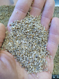 Кварцевый песок сухой фракцинированный фр. 1,6-4 мм.  купить в Сургуте фото Камень Клуб