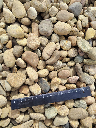 Kamenclub.ru: Галька речная окат рыжая фр. 20-40 мм. купить  в Сургуте галька речная окатанная рыжая желтая серая округлая речная галька 5000 руб/т   фото КАМЕНЬ КЛУБ