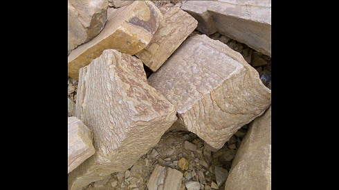 Kamenclub.ru: Песчаник пластушка желтый с рисунком (4-6 см)  купить в Сургуте плитняк пластушка желтый с рисунком песчаник 9 000 руб/м3   фото КАМЕНЬ КЛУБ