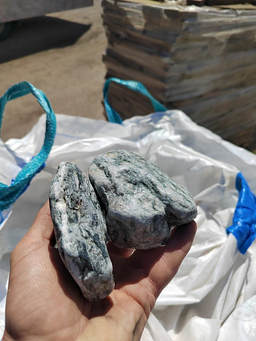 фото Галтованный жадеит (фр. 70-100 мм)  купить в Сургуте в интернет-портале КАМЕНЬ КЛУБ