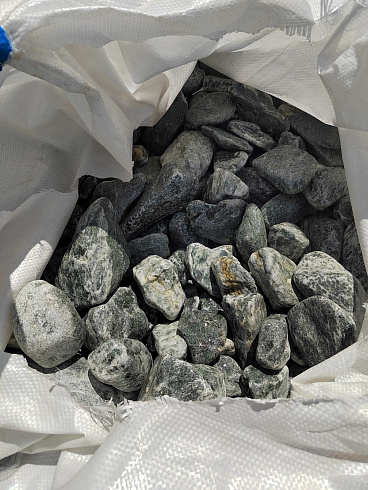 фото Галтованный жадеит (фр. 70-100 мм)  купить в Сургуте в интернет-портале КАМЕНЬ КЛУБ