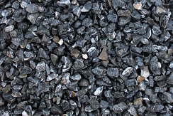 Kamenclub.ru: Щебень крошка черный (мрамор) фр. 3-5 мм.  купить в Сургуте мрамор черный белый с прожилками щебень мраморный декоративный колотый 18000 руб/т   фото КАМЕНЬ КЛУБ