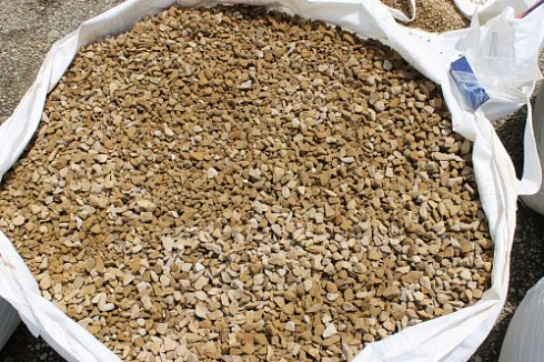 Kamenclub.ru: Щебень крошка желтый (песчаник) фр. 10-20 мм.  купить в Сургуте песчаник бежевый, серый, рыжий декоративный ландшафтный щебень колотый 9500 руб/т   фото КАМЕНЬ КЛУБ