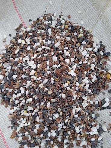Kamenclub.ru: Мраморная крошка (щебень крошка микс: белый-зеленый-розовый) фр. 5-10 мм  купить в Сургуте мрамор белый, зеленый, розовый, разноцветный, молочный декоративная ландшафтная мраморная крошка 9500 руб/т   фото КАМЕНЬ КЛУБ
