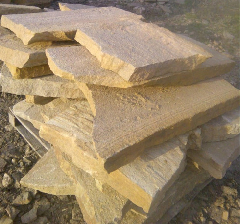 Kamenclub.ru: Форматный камень (плаха) пошаговая дорожка от 70-150 см (4 -12 см)  купить в Сургуте плитняк  форматный плаха желтый песчаник 9 000 руб/т   фото КАМЕНЬ КЛУБ