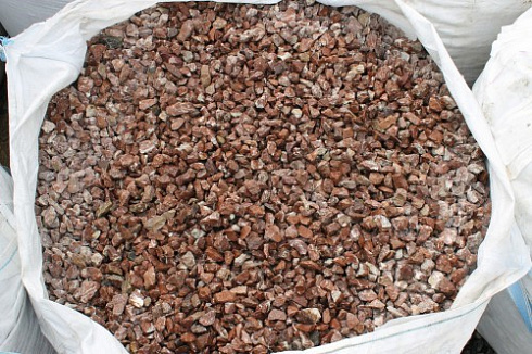 Kamenclub.ru: Мраморная крошка (щебень крошка розовый) фр. 20-40 мм.  купить в Сургуте мрамор розовый, красный мраморная крошка декоративная 11000 руб/т   фото КАМЕНЬ КЛУБ