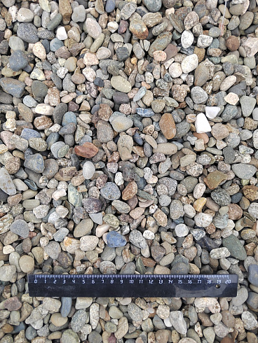Kamenclub.ru: Галька речная окат (серая) фр.10-20 мм купить  в Сургуте галька речная серая, серый, темно-серый, светло-серый, коричневый ландшафтная декоративная речная окатанная округлая галька 5000 руб/т   фото КАМЕНЬ КЛУБ