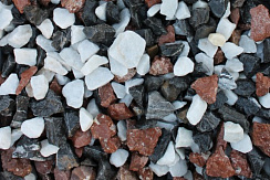 Kamenclub.ru: Мраморная крошка (щебень крошка микс : белый-черный-розовый) фр. 3-5 мм.  купить в Сургуте мрамор белый, черный, розовый, разноцветный мраморная каменная крошка декорвтивная 12000 руб/т   фото КАМЕНЬ КЛУБ