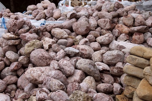 Kamenclub.ru: Розовый валунчик фр.100-300 мм.  купить в Сургуте крупный природный камень розовый, серый молочный красный речной галечник природный 7850 руб/т   фото КАМЕНЬ КЛУБ