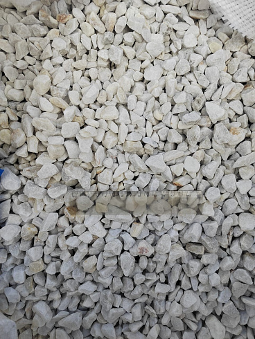 Kamenclub.ru: Мраморная крошка, щебень, цвет-белый, фр. 10-20 мм.  купить в Сургуте мрамор белый, молочный айвори каменная ландшафтная декоративная крошка шебня 12000 руб/т   фото КАМЕНЬ КЛУБ