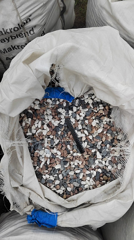 Kamenclub.ru: Мраморная крошка (щебень галтованный микс:белый-зеленый-розовый) фр.20-40 мм.  купить в Сургуте мрамор белый, зеленый, розовый мрамор декоративный (галтовка) 15500 руб/т   фото КАМЕНЬ КЛУБ