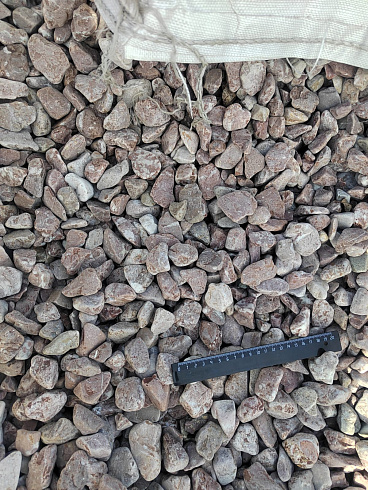 Kamenclub.ru: Мраморная крошка (щебень галтованный розовый) фр.20-40 мм.  купить в Сургуте мрамор розовый, красный оголтованный округлый щебень  15000 руб/т   фото КАМЕНЬ КЛУБ