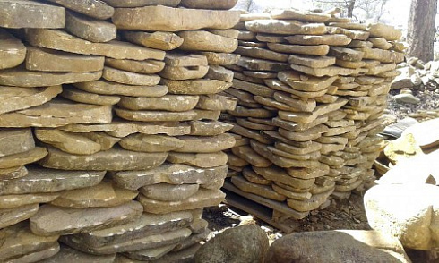 Kamenclub.ru: Песчаник колотый для облицовки (фр. 2-3 см)  купить в Сургуте песчаник бежевый серый рыжий песчаник строительный 5000 руб/т   фото КАМЕНЬ КЛУБ