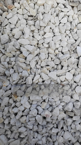 Kamenclub.ru: Мраморная крошка, щебень, цвет-белый, фр. 5-10 мм.  купить в Сургуте мрамор белый, айвори, молочный мраморная каменная крошка ландшафтная 12000 руб/т   фото КАМЕНЬ КЛУБ