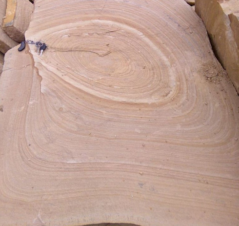 Kamenclub.ru: Форматный камень (плаха) пошаговая дорожка от 70-150 см (4 -12 см)  купить в Сургуте плитняк  форматный плаха желтый песчаник 9 000 руб/т   фото КАМЕНЬ КЛУБ