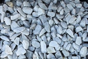 Kamenclub.ru: Мраморная крошка, щебень, цвет-белый,  фр. 20-40 мм.  купить в Сургуте мрамор белый молочный слоновая кость айвори  мраморная крошка ландшафтная 12000 руб/т   фото КАМЕНЬ КЛУБ