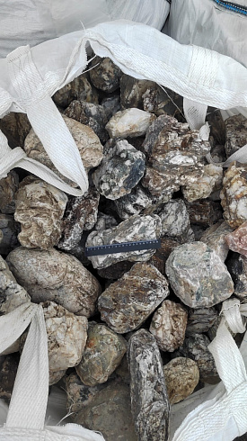 Kamenclub.ru: Кварцевый валунчик фр.100-300 мм.  купить в Сургуте кварц белый, бежевый молочный рыжий крупный природный камень галечник 7850 руб/т   фото КАМЕНЬ КЛУБ