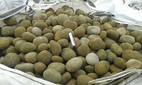 Kamenclub.ru: Песчаник ядра, фр. 100-300 мм  купить в Сургуте песчаник бежевый серый рыжий речная галька 5 000 руб/т   фото КАМЕНЬ КЛУБ