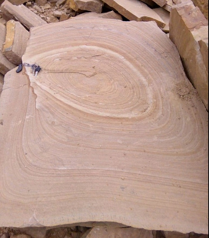 Kamenclub.ru: Форматный камень (плаха) пошаговая дорожка от 70-150 см (4 -12 см)  купить в Сургуте плитняк  форматный плаха желтый песчаник 9 000 руб/т   фото КАМЕНЬ КЛУБ