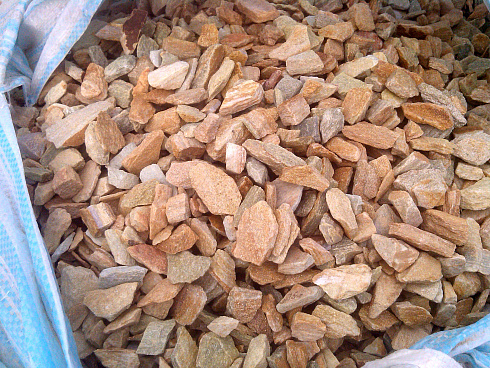 Kamenclub.ru: Щебень крошка желтый (ЗЛАТОЛИТ) фр. 5-10 мм.  купить в Сургуте мрамор золотистый, бежевый, желтый каменная ландшафтная декоративная крошка здатолита 8500 руб/т   фото КАМЕНЬ КЛУБ