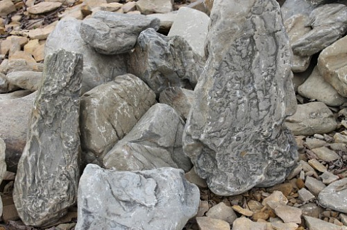 Kamenclub.ru: Песчаник декоративный ландшафтный (фр. 300-500 мм)  купить в Сургуте песчаник желтый рыжий серый зеленый валун речной окатанный природный песчаника 4 500 руб/т   фото КАМЕНЬ КЛУБ