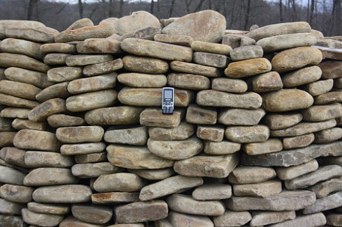 Kamenclub.ru: Песчаник для мощения дорожек, площадок, парковок ( фр 5-10 см)  купить в Сургуте песчаник  серый желтый коричневый рыжий песчаник оголтованный окатанный 6500 руб/т   фото КАМЕНЬ КЛУБ