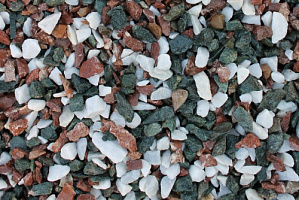 Kamenclub.ru: Мраморная крошка (щебень крошка микс: белый-зеленый-розовый) фр. 10-20 мм.  купить в Сургуте мрамор белый, зеленый, розовый декоративный ландшафтный колотый щебень 12000 руб/т   фото КАМЕНЬ КЛУБ