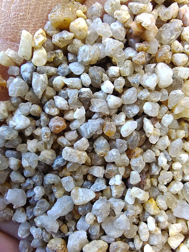 Кварцевый песок сухой фракцинированный фр. 1,6-4 мм.  купить в Сургуте фото Камень Клуб