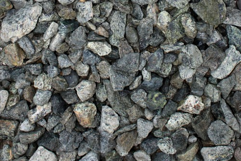 Kamenclub.ru: Щебень крошка зеленый (змеевик) фр. 3-5 мм  купить в Сургуте камень змеевик зеленый, салатовый светло-зеленый мраморная каменная декоративная крошка 9000 руб/т   фото КАМЕНЬ КЛУБ