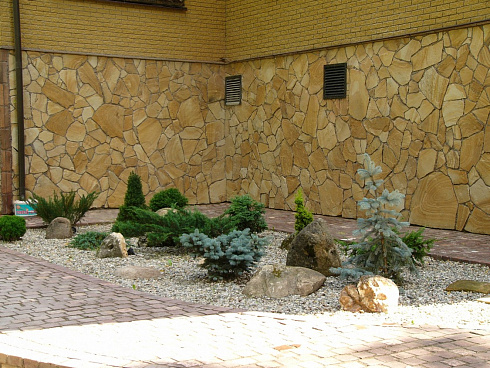 Kamenclub.ru: Песчаник пластушка желтый с разводом под дерево (2 см)  купить в Сургуте плитняк желтый с разводами, желтый, рыжий, серый песчаник пластушка рваная ландшафтная 11 000 руб/м3   фото КАМЕНЬ КЛУБ