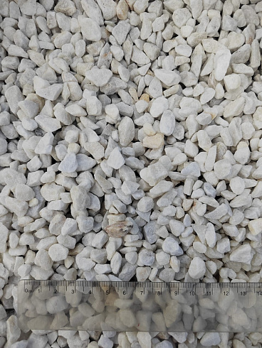 Kamenclub.ru: Мраморная крошка, щебень, цвет-белый, фр. 5-10 мм.  купить в Сургуте мрамор белый, айвори, молочный мраморная каменная крошка ландшафтная 12000 руб/т   фото КАМЕНЬ КЛУБ