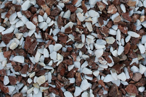 Kamenclub.ru: Мраморная крошка (щебень крошка микс: белый-зеленый-розовый) фр. 3-5 мм.  купить в Сургуте мрамор белый, зеленый, розовый мраморная декоративная крошка каменная 12000 руб/т   фото КАМЕНЬ КЛУБ