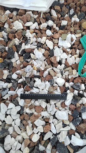 Kamenclub.ru: Мраморная крошка (щебень галтованный микс:белый-зеленый-розовый) фр.20-40 мм.  купить в Сургуте мрамор белый, зеленый, розовый мрамор декоративный (галтовка) 15500 руб/т   фото КАМЕНЬ КЛУБ