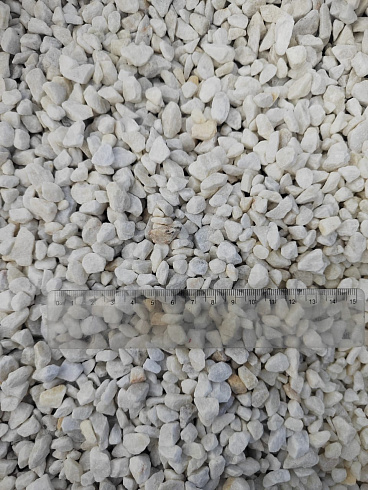 Kamenclub.ru: Мраморная крошка, щебень, цвет-белый, фр. 5-10 мм.  купить в Сургуте мрамор белый, айвори, молочный мраморная каменная крошка ландшафтная 12000 руб/т   фото КАМЕНЬ КЛУБ