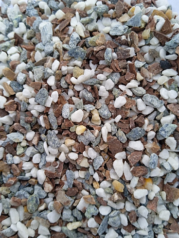 Kamenclub.ru: Мраморная крошка (щебень крошка микс: белый-зеленый-розовый) фр. 3-5 мм.  купить в Сургуте мрамор белый, зеленый, розовый мраморная декоративная крошка каменная 12000 руб/т   фото КАМЕНЬ КЛУБ