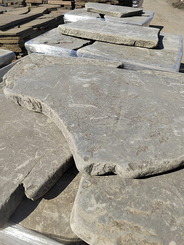 Kamenclub.ru: Песчаник галтованный для облицовки (фр. 2-5 см)  купить в Сургуте песчник рыжий желтый серый песчаник окатанный речной 6 000 руб/т   фото КАМЕНЬ КЛУБ