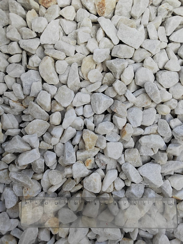 Kamenclub.ru: Мраморная крошка, щебень, цвет-белый, фр. 10-20 мм.  купить в Сургуте мрамор белый, молочный айвори каменная ландшафтная декоративная крошка шебня 12000 руб/т   фото КАМЕНЬ КЛУБ