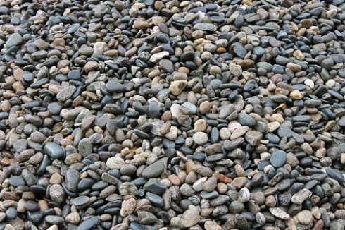 Kamenclub.ru: Галька речная окат (серая) фр.40-60 мм купить  в Сургуте галька речная серый бежевый рыжий коричневый округлый речной камень 5000 руб/т   фото КАМЕНЬ КЛУБ