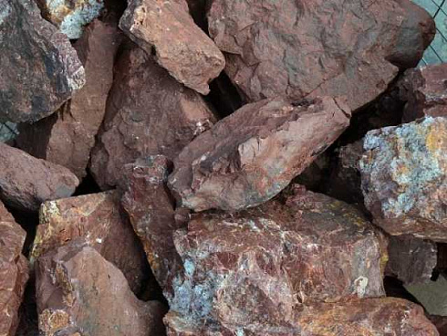 Kamenclub.ru: Щебень крошка красный (ЯШМА) фр. 5-10 мм.  купить в Сургуте крошка каменная яшмы красный, бордовый, темно-красный декоративная крошка ландшафтная каменная яшмоидная 8500 руб/т   фото КАМЕНЬ КЛУБ