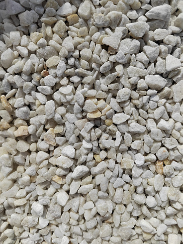 Kamenclub.ru: Мраморная крошка, щебень, цвет-белый, фр. 5-10 мм.  купить в Сургуте мрамор белый, айвори, молочный мраморная каменная крошка ландшафтная 12000 руб/т   фото КАМЕНЬ КЛУБ