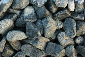 Kamenclub.ru: Щебень галтованный зеленый (змеевик) фр. 50-100 мм.  купить в Сургуте галтовка мраморная зеленый, салатовый мрамор 12 500 руб/т   фото КАМЕНЬ КЛУБ