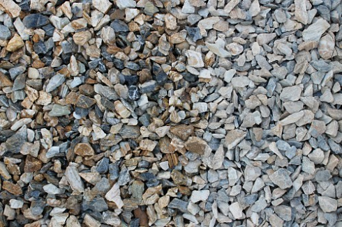 Kamenclub.ru: Мраморная крошка (щебень крошка медовый), фр. 10-20 мм.  купить в Сургуте песчаник бежевый, серый каменная ландшафтная крошка  12000 руб/т   фото КАМЕНЬ КЛУБ