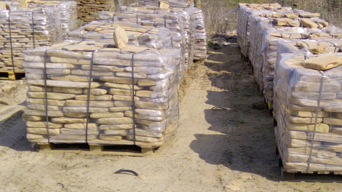 Kamenclub.ru: Песчаник пластушка галтованный желтый с рисунком (3 см)  купить в Сургуте плитняк - пластушка желтый песчаник 21000 руб/м3   фото КАМЕНЬ КЛУБ