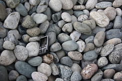 Kamenclub.ru: Галька речная окат (ассорти) фр. 50-100 мм. купить  в Сургуте галька природная округлая серая белая черная серая коричневая синяя галька речная окатанная округлая 6200 руб/т   фото КАМЕНЬ КЛУБ